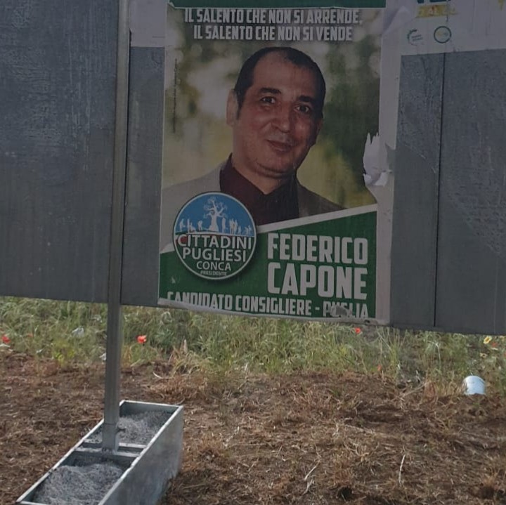 federico_capone's tweet photo. #melendugno oggi: un mio amico mi manda questa foto, a dimostrazione che le idee rimangono impresse come le foto se sono sincere e serie. Poi uno si può candidare al parlamento o al consiglio del condominio. Ma lì finisce. Le idee ed i valori rimangono impressi. https://t.co/eeHOF9N3YO