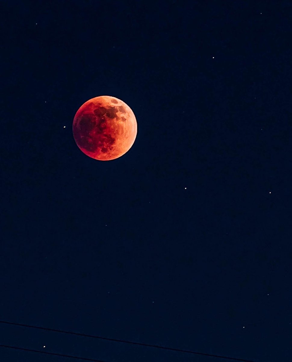 DustinLandon's tweet photo. “Bood Moon” lunar eclipse 2022

#bloodmoon #dark #astro #astrophotography #utahphotographer #exploreutahvalley https://t.co/xqsK9fgUus
