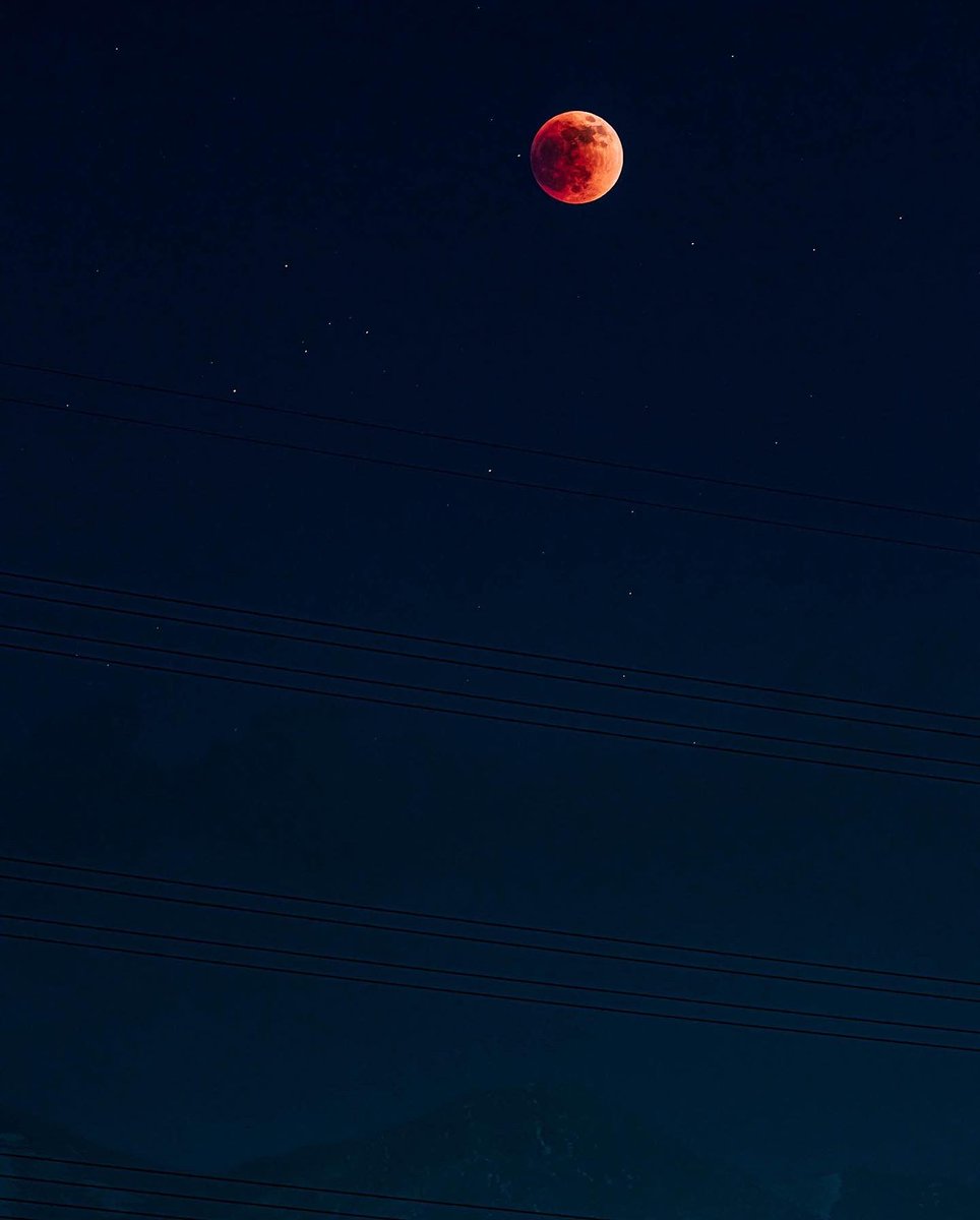 DustinLandon's tweet photo. “Bood Moon” lunar eclipse 2022

#bloodmoon #dark #astro #astrophotography #utahphotographer #exploreutahvalley https://t.co/xqsK9fgUus