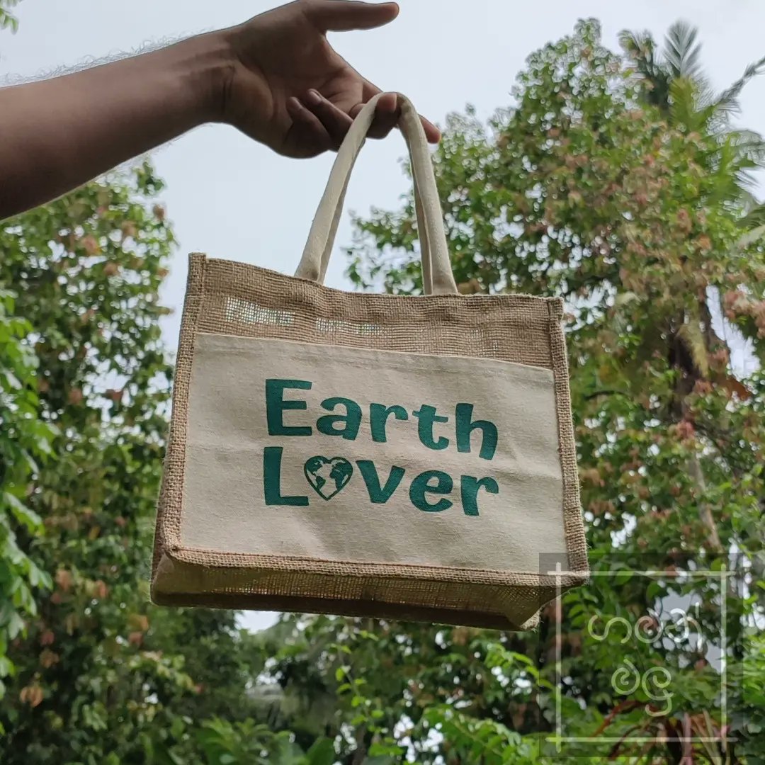 GamanMalu's tweet photo. Our recent work - Jute &amp; Canvas Box type bag with one side colour print and Grey cloth Tote bags for @earthloveruk Our 1st set of bags exported to UK. During this economic crisis thank you very much @earthloveruk for business with us and helping us to bring export revenue into SL https://t.co/a8IvyX3YYc