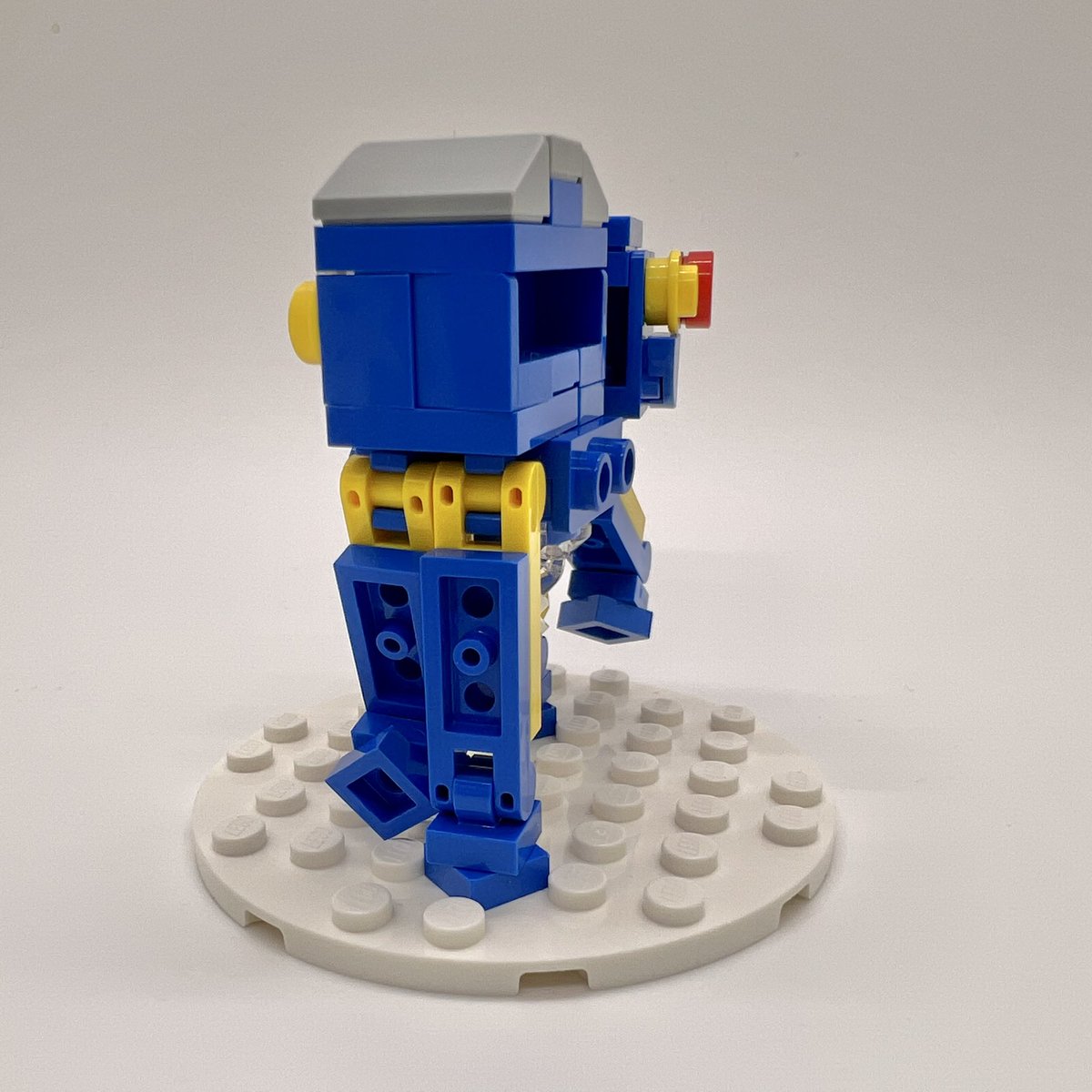stubot's tweet photo. ‘Baby FAB-AT-AT’ ❤️💛💙
Last minute wee build for last Saturday’s #Edinbrick show. Was so nice to meet Lego fans young and old IRL.
#Lego #レゴ #Fabuland #ファビュランド #HothPlayhouse #MayThe4thBeWithYou #RebuildTheWorld #Afol #TartanLUG #LegoMOC #StarWars #Hoth #AtAt https://t.co/1EmOTcqJrP