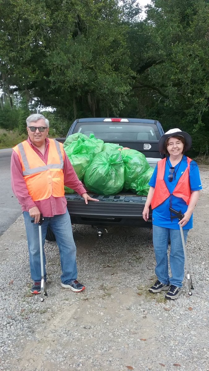 kabtweet's tweet photo. #GreatAmericanCleanup: In #SouthCarolina, volunteers of all ages took part in the #BarnwellCounty cleanup on Saturday, collecting 35 bags of #litter. Thank you to these great #volunteers from KAB!
#KeepAmericaBeautiful #DoBeautifulThings #HowIKeepAmericaBeautiful https://t.co/LS0AWeS2h4