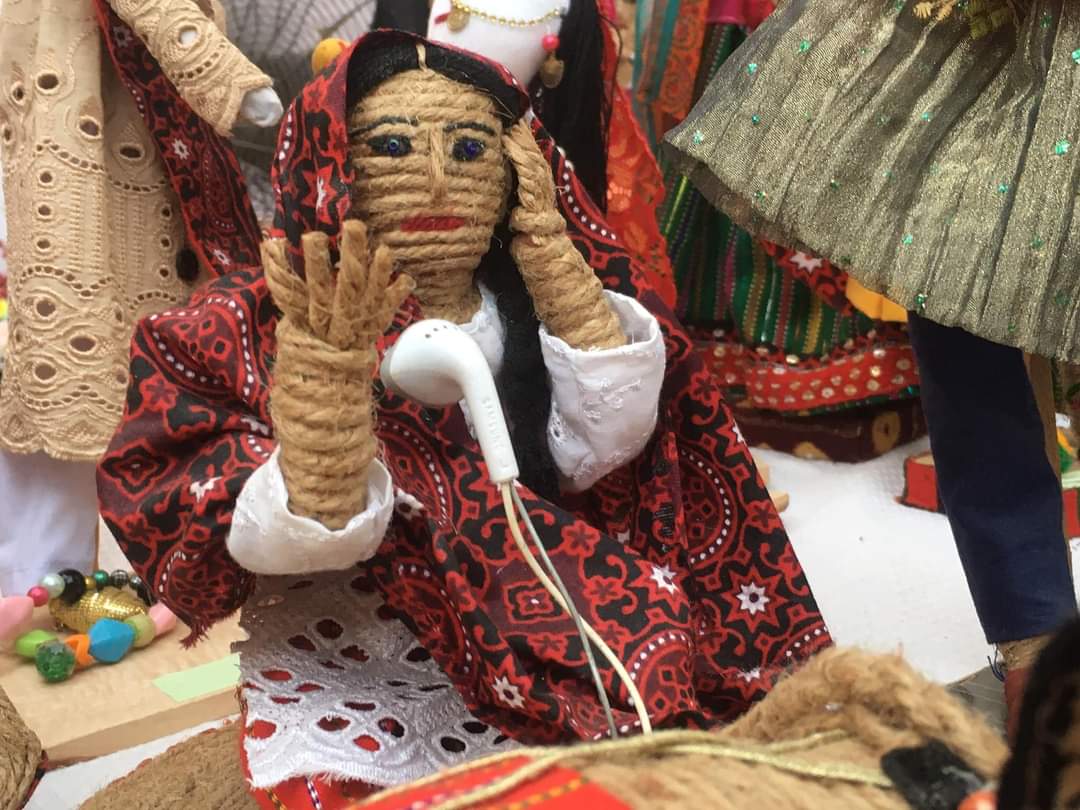 HullioSikandar's tweet photo. Knitted by the golden hands of some unknown artisans, such finest pieces of #JuteWork could only be found in Sindh. https://t.co/Am5o0iFNdQ