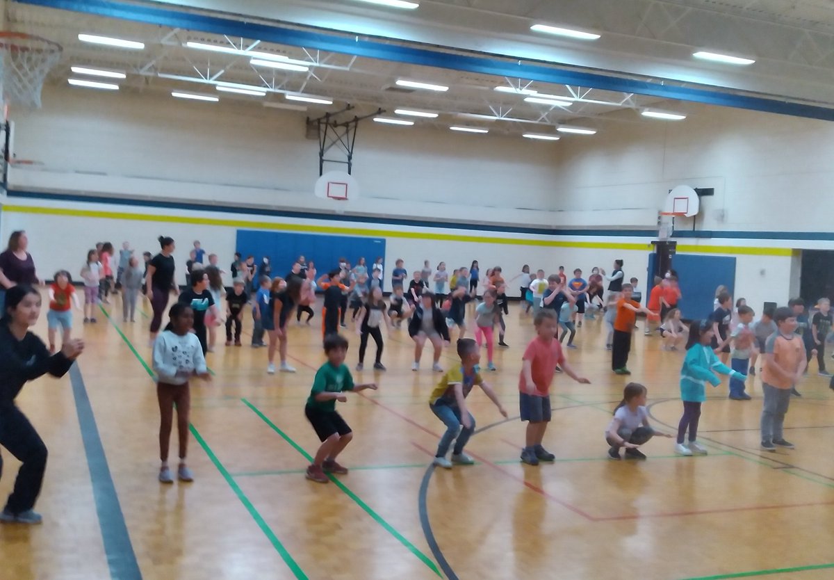 affleck43's tweet photo. Thanks to Sue, Trish, and Emma of Movati in Kingsville for kicking off Fit Week with high energy.
Big smiles and a good sweat was had by all. What a great community partner.
@JackMinerJags @MovatiAthletic #fitweek #movati @gecdsbpro @warkenator
@EDventures3R https://t.co/2xITy2bZ7g