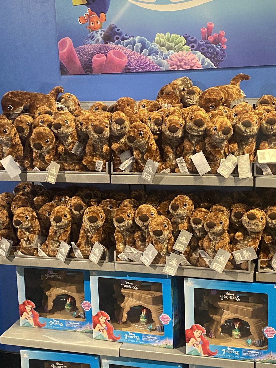 ct460's tweet photo. Otter appreciation day at Epcot #TexasHockey https://t.co/ZPXWk2fgzU