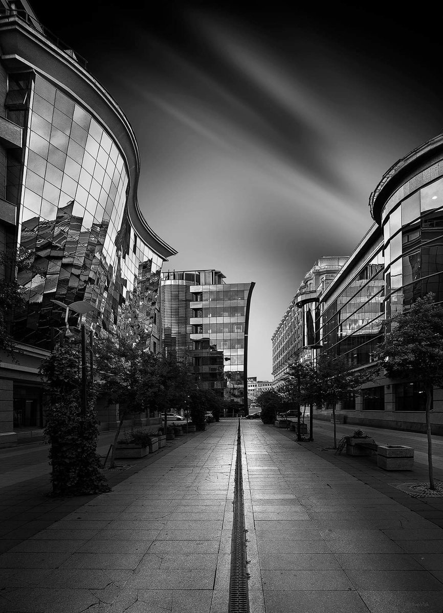 SKOPJE #skopje #macedonia #architecturephotography #architecture #blackandwhitephoto #ivovuk_art
MORE PHOTOS ON instagram.com/ivovuk