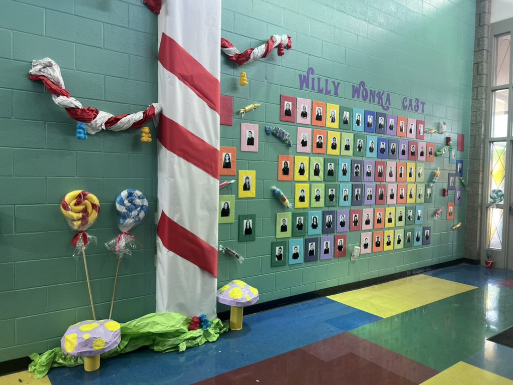 elrodforschools's tweet image. This weekend, @shayne_stars had a tremendous production of Willy Wonka. The huge amount of work that teachers, especially Mr. Slinkard, and all the parents put into it was obvious - look at the school hallway! I can’t get over the costumes, props, &amp;amp; the student  collaboration. 1/