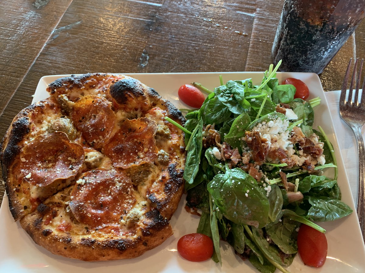 DiningUCM's tweet photo. Faculty & Staff $6 Mini Mia Summer Special at SPIN! Pizza at the Crossing every Tuesday 11am - 3pm. ๐๐ฅ
#sodexo #UCMFaculty&Staff #SummerTime https://t.co/Isf1K3ohyo