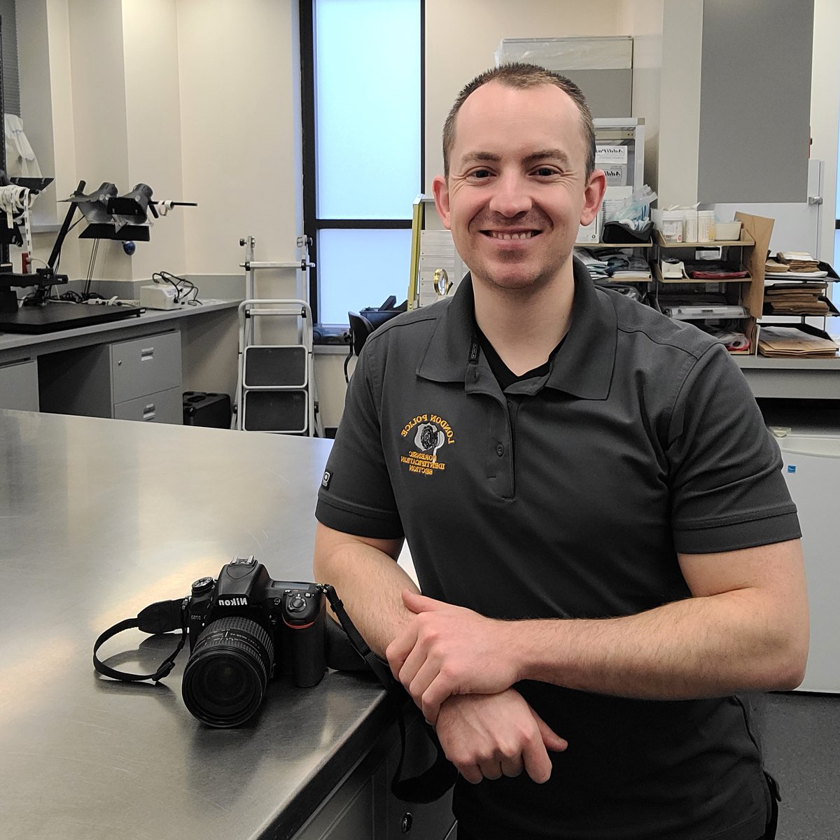 lpsmediaoffice's tweet photo. “My name is Craig and I’m a Detective Constable Specialist within the Forensic Identification Section. A typical day for me is vast and can cover many different fields of specialized training." Read his full story👉 https://t.co/ug2f63ZgMK #PoliceWeekON #LdnOnt #HumansOfLPS https://t.co/WAjXCVfKiY