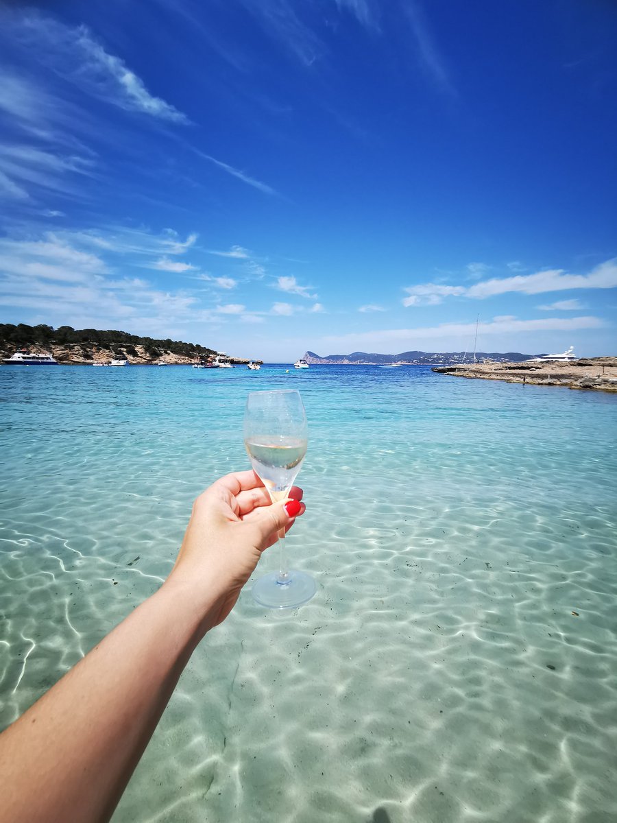 The most fab girls weekend away <a href="/DestinoPacha/">Destino Pacha Resort</a> <a href="/BlueMarlinIbiza/">Blue Marlin Ibiza</a> <a href="/CottonBeachClub/">Cotton Lifestyle</a> but <a href="/britishairways/">British Airways</a> has done it again 🙈My friends are now on their way to Munich, Paris and Menorca, but hey, I had 2 hours notice, I've been rebooked on a flight tomorrow! #cancelledflight #basaga