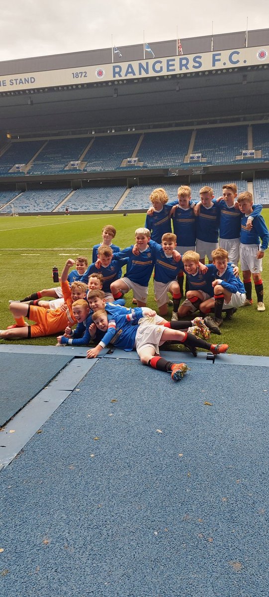 debslets's tweet photo. Rangers V St Mirren at Ibrox 💙 #maximoNo10  #Captain https://t.co/UbWrYD6maB