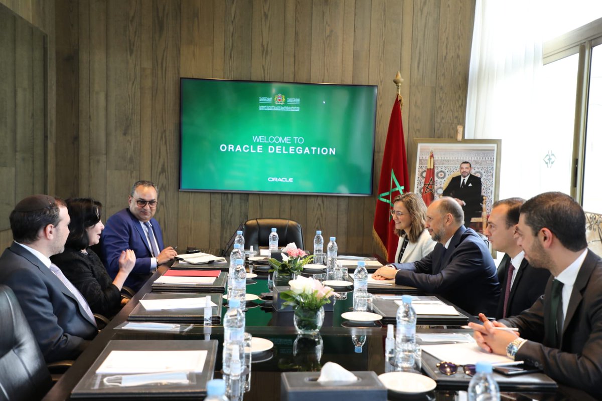 Ministere_TNRA's tweet photo. Mme @MezzourGhita et M. @mohcine_jazouli, ont rencontré ce lundi 16 Mai Mme Safra CATZ, Présidente Directrice Générale d’ @Oracle Corporation pour échanger autour des opportunités d'#Investissement et de #coopération dans le domaine de #Economie_Numérique et de la R&amp;D. https://t.co/L3Wv9nsGvx
