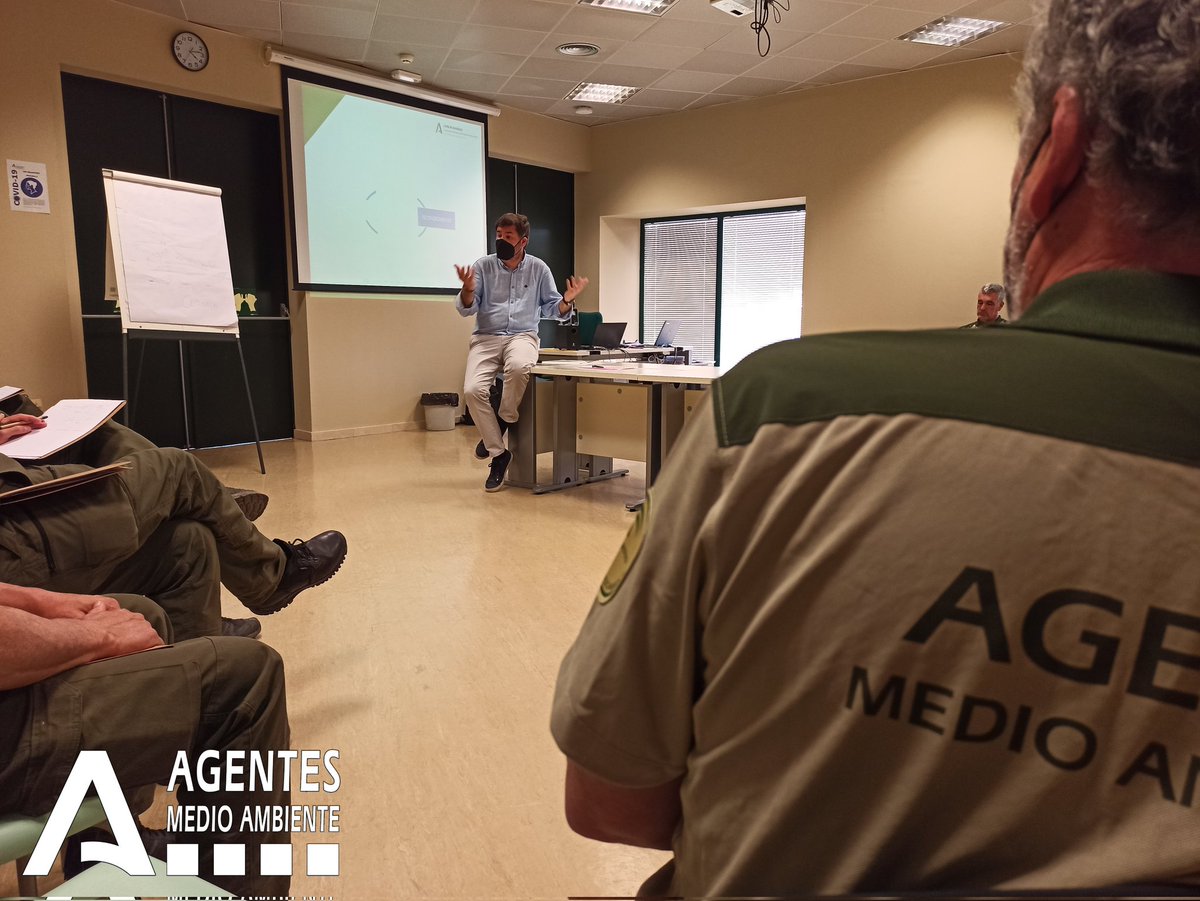AAMM_And's tweet photo. Finaliza la primera jornada presencial del curso de la Escuela de Dirección Pública "Gestión de equipos eficientes" de @IAAPJunta, impartido por @JVRGDOPP de @doppconsultores y orientado a desarrollar capacidades para una mejor coordinación de los equipos de trabajo de @AAMM_And. https://t.co/KeNDt7hbLC