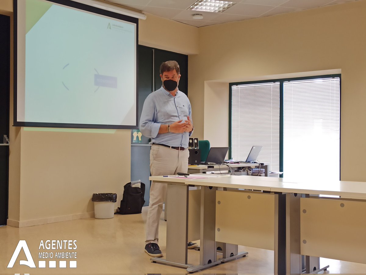 AAMM_And's tweet photo. Finaliza la primera jornada presencial del curso de la Escuela de Dirección Pública "Gestión de equipos eficientes" de @IAAPJunta, impartido por @JVRGDOPP de @doppconsultores y orientado a desarrollar capacidades para una mejor coordinación de los equipos de trabajo de @AAMM_And. https://t.co/KeNDt7hbLC