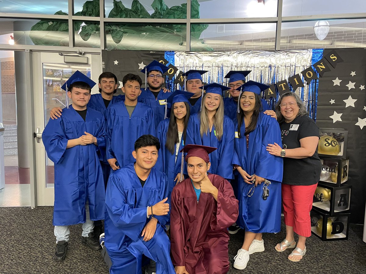 V_Deneumostier's tweet photo. What an honor and a blessing to have been some of these kiddos’ Kindergarten teacher @IndependenceES. They now are about to graduate from @Hebron_HS and @LewisvilleHS; so proud of them! #BlessedTeacher #SeniorBreakfast #IESlearns https://t.co/hvK533zzZx