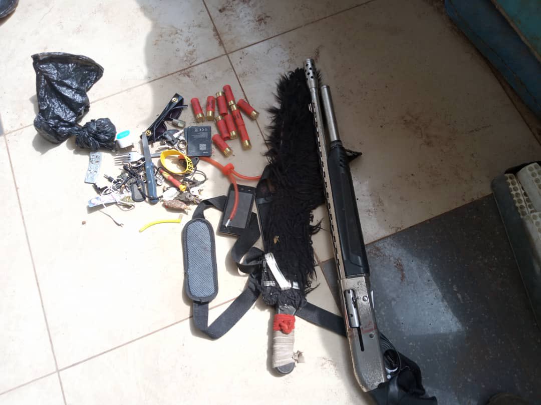 HQNigerianArmy's tweet photo. FOUR IPOB/ESN ELEMENTS MEET THEIR WATERLOO IN FIERCE ENCOUNTER WITH TROOPS

…The terrorists were taken out today Monday 16 May 2022, while shooting sporadically, threatening lives and property of innocent citizens. https://t.co/CTimH3c56m https://t.co/ELGKc03E64