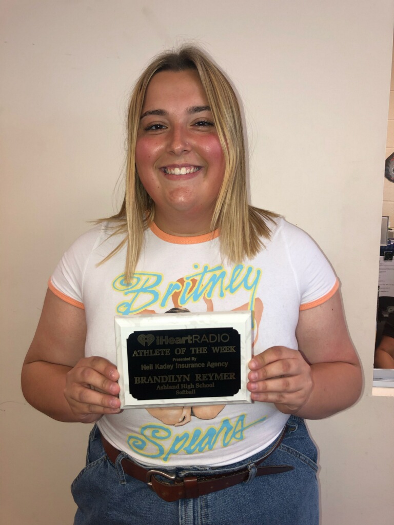 Special delivery!!
Brandilyn Reymer received her plaque today from throwing a no hitter earlier this year!

wmanfm.iheart.com/featured/mid-o…

<a href="/ReymerBrandilyn/">Brandilyn Reymer</a> <a href="/ArrowsAshland/">Ashland Arrows Softball</a> <a href="/ArrowsAD/">Jason Goings</a>