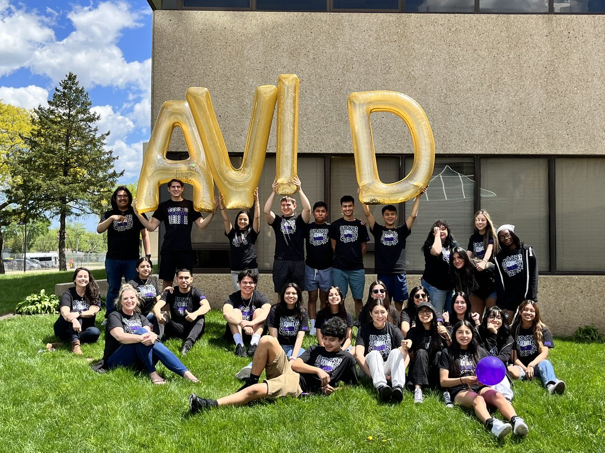 I don’t know about you, but I’m feeling this AVID Class of ‘22! Proud of this AVID family!!! <a href="/AVID4College/">AVID</a> <a href="/AVIDMWStates/">AVID Heartland</a> @HartRMHS214