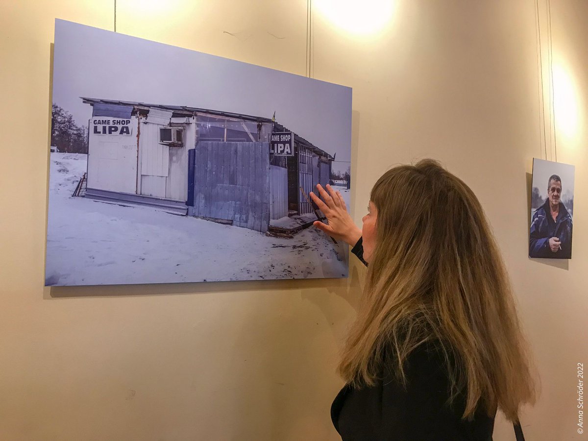 RosaluxEuropa's tweet image. Study presentation and photo reportage «The Game» happening right now at Atelier 29 in Brussels 

@Left_EU @ErnstCornelia @Border_Violence @LouSchmidtPhoto #EndPushBacks #SolidarityIsNotACrime #EndBorderViolence #SafePassageForAll #Croatia #RefugeesWelcome