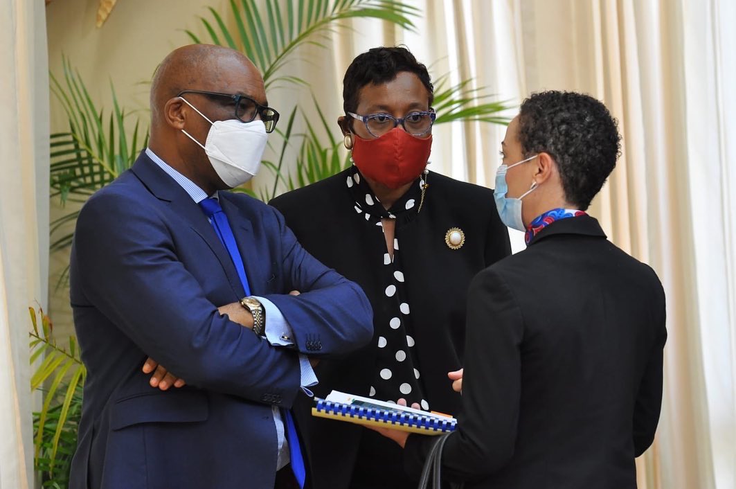 mfaftja's tweet photo. The Minister also witnessed the MoU on the Institute of Foreign Service signed by the Indian President and Amb.Sheila Sealy Monteith, Permanent Secretary of the Foreign Ministry. #HighLevelVisit
#JamaicaBilateral Relations https://t.co/X5PqnTYGXg