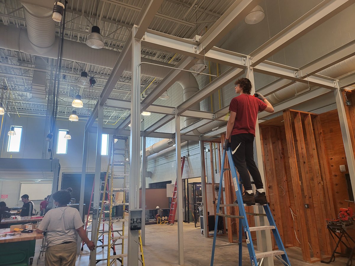 TECCWElectrical's tweet photo. First semester students finishing off their end of year projects. @TECCwest https://t.co/Ez5xA0Jz1t
