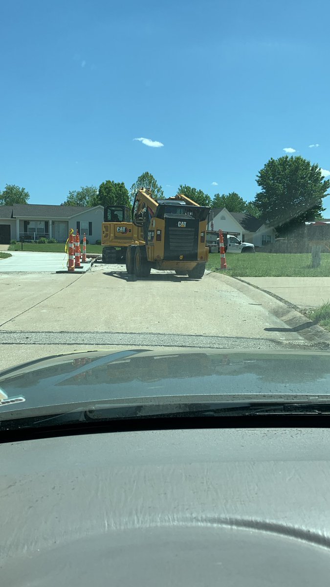 PresJacob's tweet photo. Literally in front of my yard I despise these fine men and women https://t.co/MhY8VHtkER