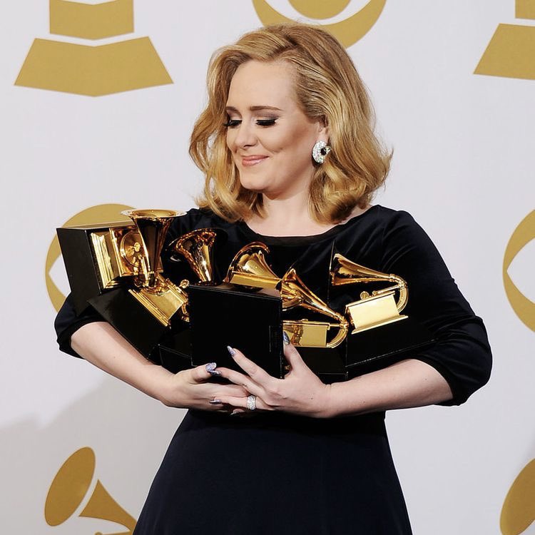 castadele's tweet photo. Adele at the Grammys #Adele #GRAMMYs 

                   2012              \\              2017 https://t.co/sjFffPCW88