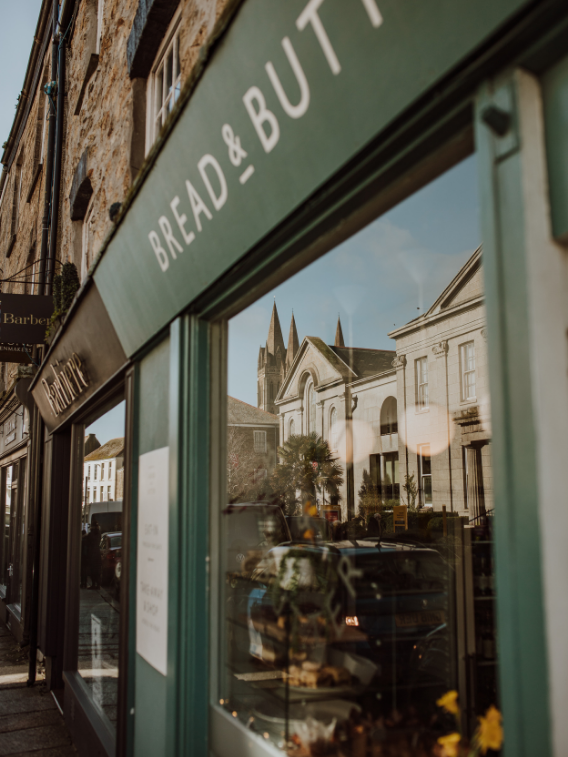 AlvertonHotel's tweet photo. Often found exploring the county's most beautiful corners, photographer Beki Hook knows all the best spots in #Truro. 

In today's #SundayScroll you can discover what's on Beki's bucket list to help plan your itinerary exploring the city, here ->

https://t.co/oj4pAFJOMU https://t.co/pe6oL6cMQW
