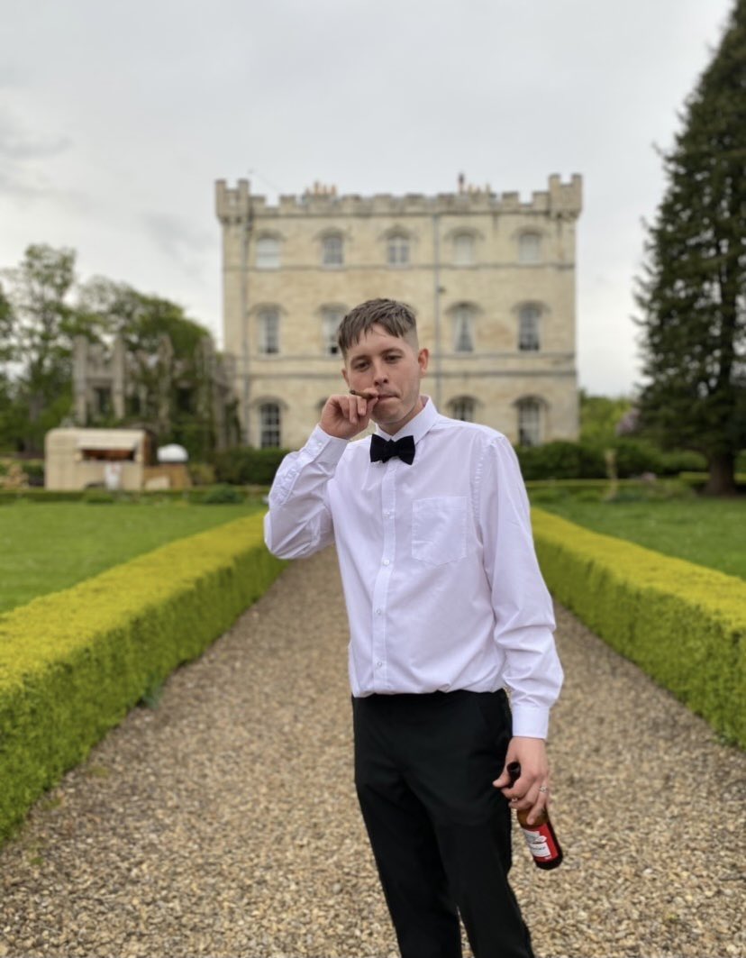 besmartellblake's tweet photo. I booked a castle on airbnb and invited my friends to my ‘birthday’ party and it was actually our wedding. I found the cheats way to a bougie wedding without the fuss or price tag 🤍 and I’m officially married to my best friend https://t.co/pt64z8Bhpo