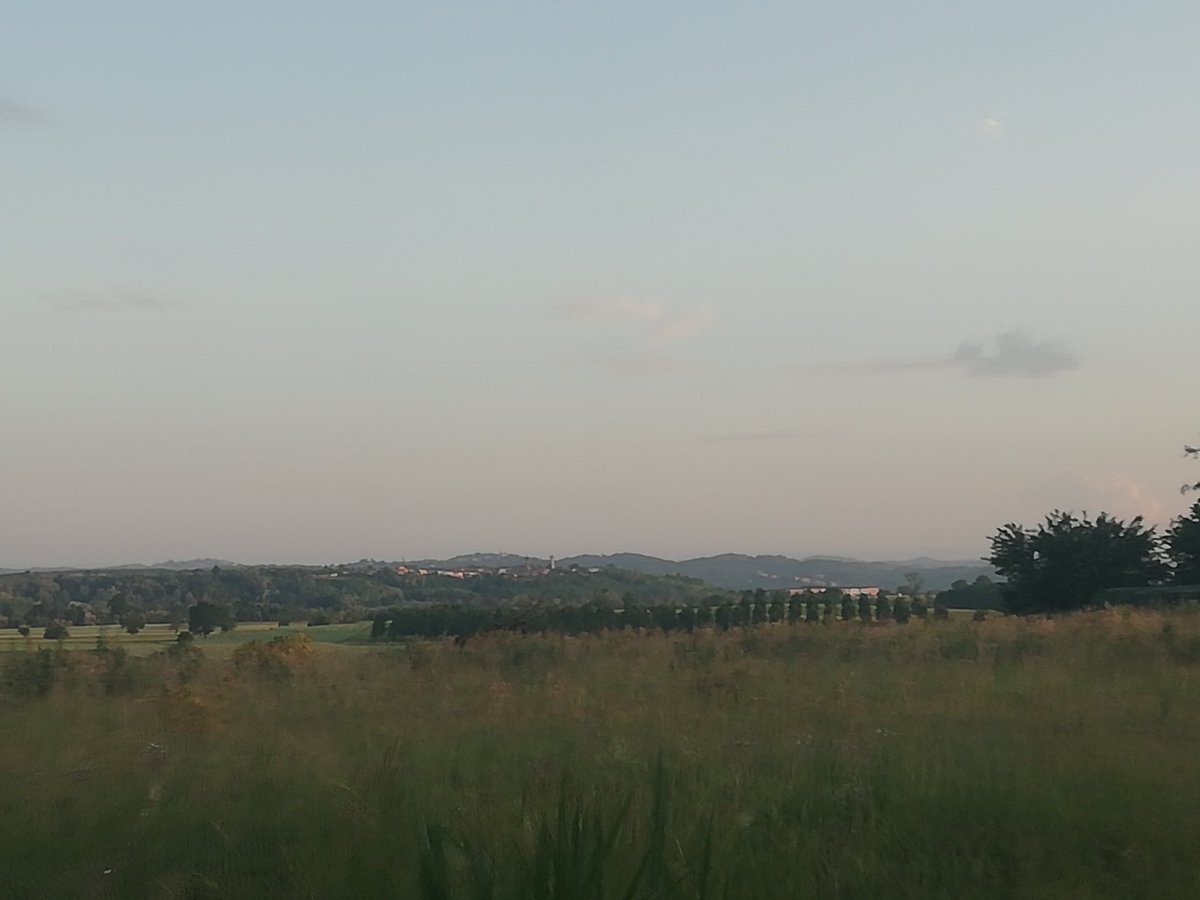 SimonaSr29's tweet photo. Si riparte... 😊😁
#iocorroqui
#Monferrato #Piemonte #runner👟👟 #fitness #fitwalking #walking #walker🏃♀️ #green☘️🌲🌳 #life❤️ #happy #wind 🌬️ https://t.co/CRtirIq4zi