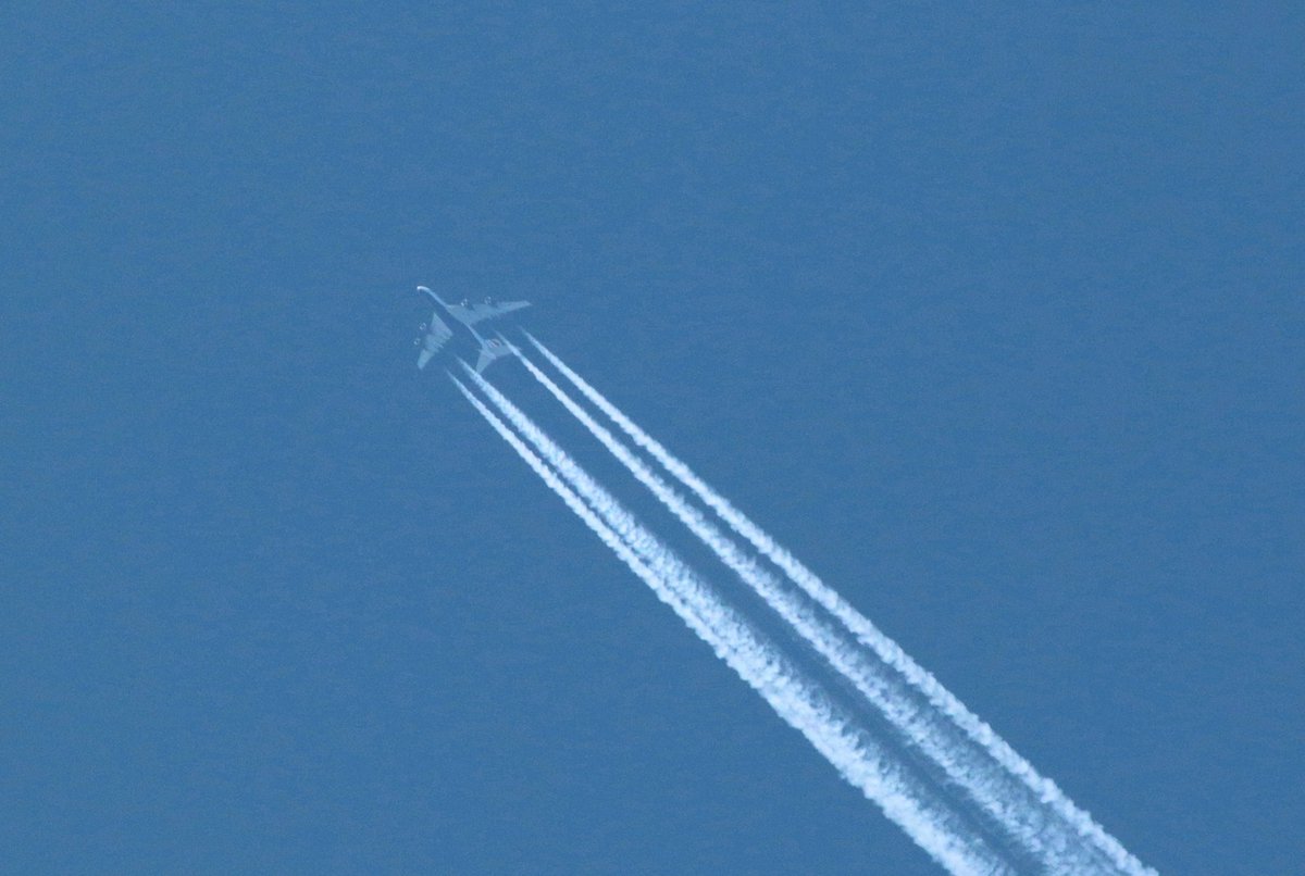 CapeAnnWeather's tweet photo. ✈️ #BA209, #A388 [G-XLEL] over #RockportMA @ FL380.
#avgeek 🛫LHR > MIA🛬 https://t.co/k4yrz1Xm9y
