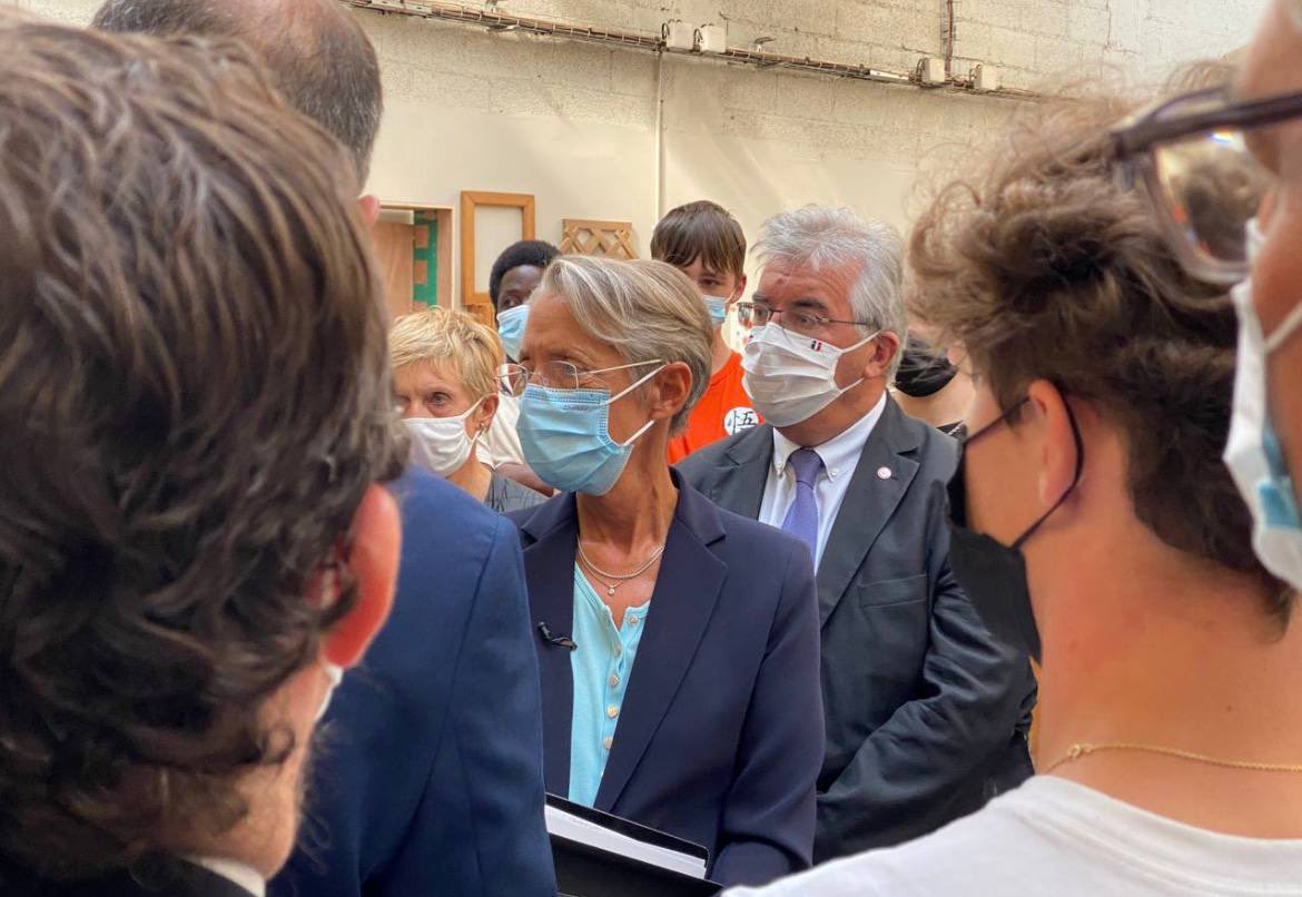 jmarilossian's tweet photo. Merci à @JeanCASTEX pour son énergie et son écoute.
Et félicitations à @Elisabeth_Borne ! Sa compétence et son engagement sont des atouts pour l’avenir ! https://t.co/JFbCPkOBQv