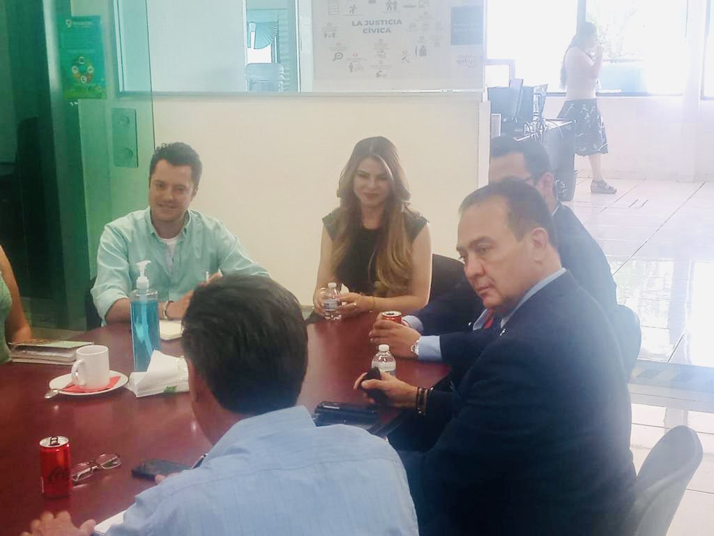 paofranco04's tweet photo. #JusticiaCívica de @GuadalajaraGob efectuó mesa de trabajo para formular estrategias para prevenir y controlar el “Acoso Callejero” y “Acoso en Centros Universitarios” #ComisaríaGdl #UDG @InMujeresGDL @USAIDMX #CreSer @tonatiuhbp @PabloLemusN ⚖️👩🏼⚖️👮♀️ https://t.co/hB9PNoNkp4