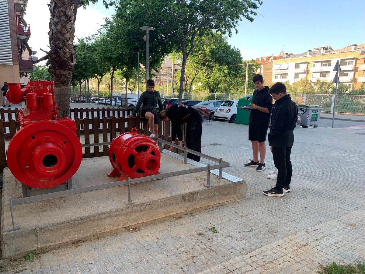 bernatelferrer's tweet image. La setmana passada a 3r vam fer una gimcana per a celebrar el Dia de la Dona Matemàtica. Tot utilitzant l'aplicació del mòbil #MathCityMap els diferents grups han resolt diferents reptes matemàtics divertits i desafiants ambientats en entorns de la ciutat. Va anar genial!