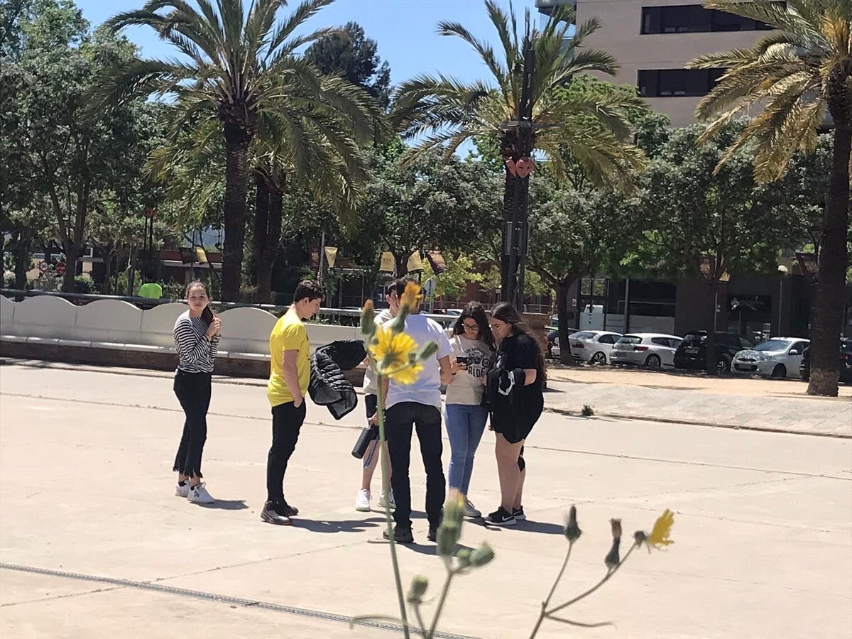 bernatelferrer's tweet image. La setmana passada a 3r vam fer una gimcana per a celebrar el Dia de la Dona Matemàtica. Tot utilitzant l'aplicació del mòbil #MathCityMap els diferents grups han resolt diferents reptes matemàtics divertits i desafiants ambientats en entorns de la ciutat. Va anar genial!