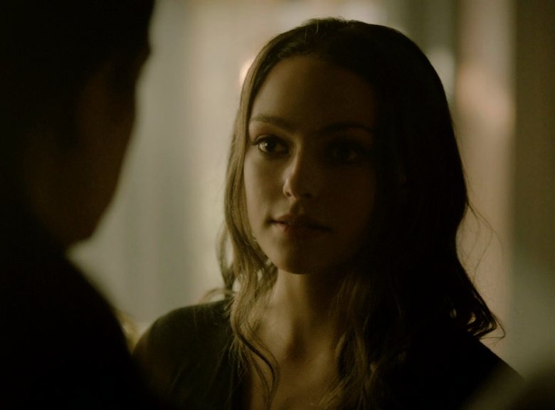 THE WAY HOPE LOOKS AT JOSIE>>