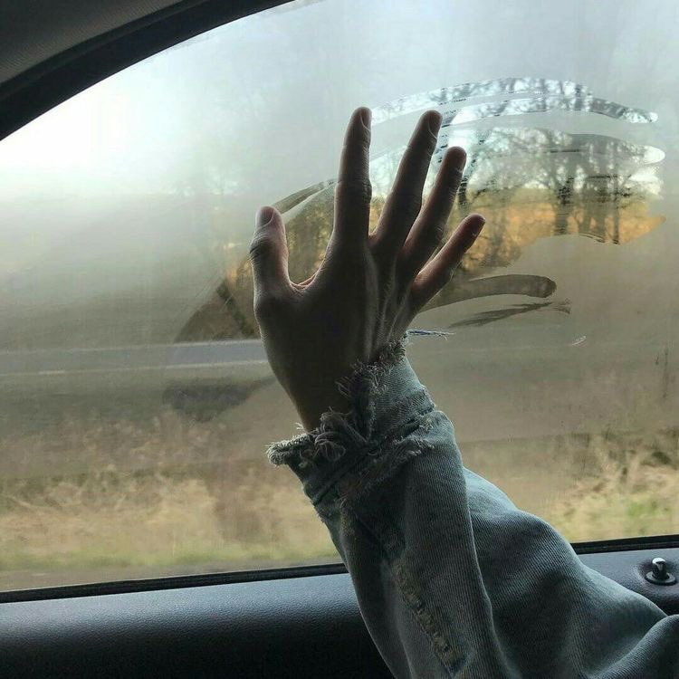 _7lyc's tweet photo. "طيفٌ أنا" https://t.co/rLrxbYh5wl