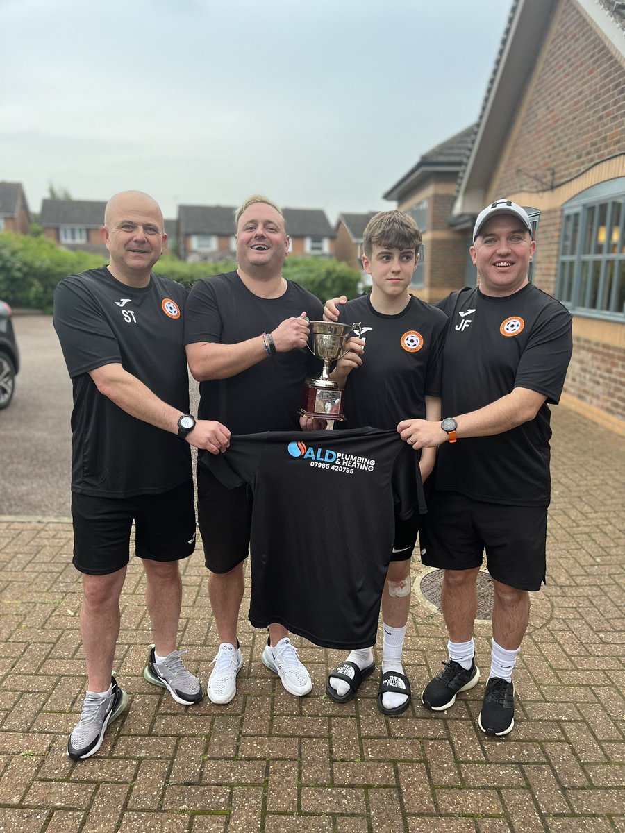 dedman1981's tweet image. What a fantastic day watching @BrackleyAthletc smash their cup final yesterday. Winning 7-1. So proud to be part of such a great bunch of players, managers and parents. Well done all 👏🏼👏🏼⚽️⚽️🧡🖤