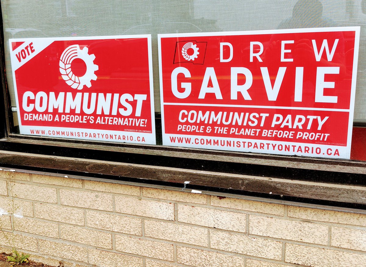 #VoteCommunist lawn signs are in! 

Get one by signing up here! docs.google.com/forms/d/e/1FAI…