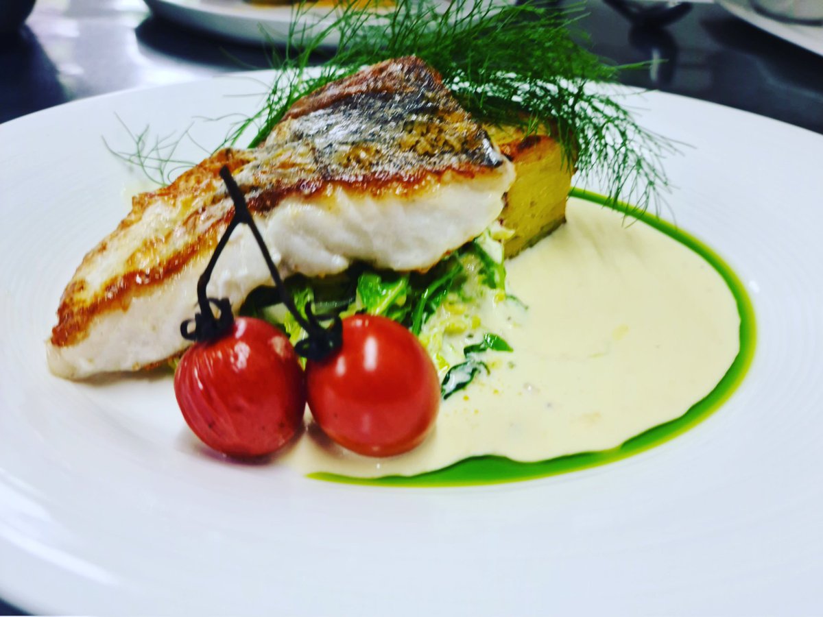 siobhanskitchen's tweet photo. Pan fried hake with a vermouth &amp; citrus cream sauce and chive oil #VMRestaurant 

#siobhanskitchen 
#seafood 
#hake
#Longford 
#irishfood 
#IrishCountryHouse 
@viewmounthouse 
#longfordfood https://t.co/ewbdhlLUK8