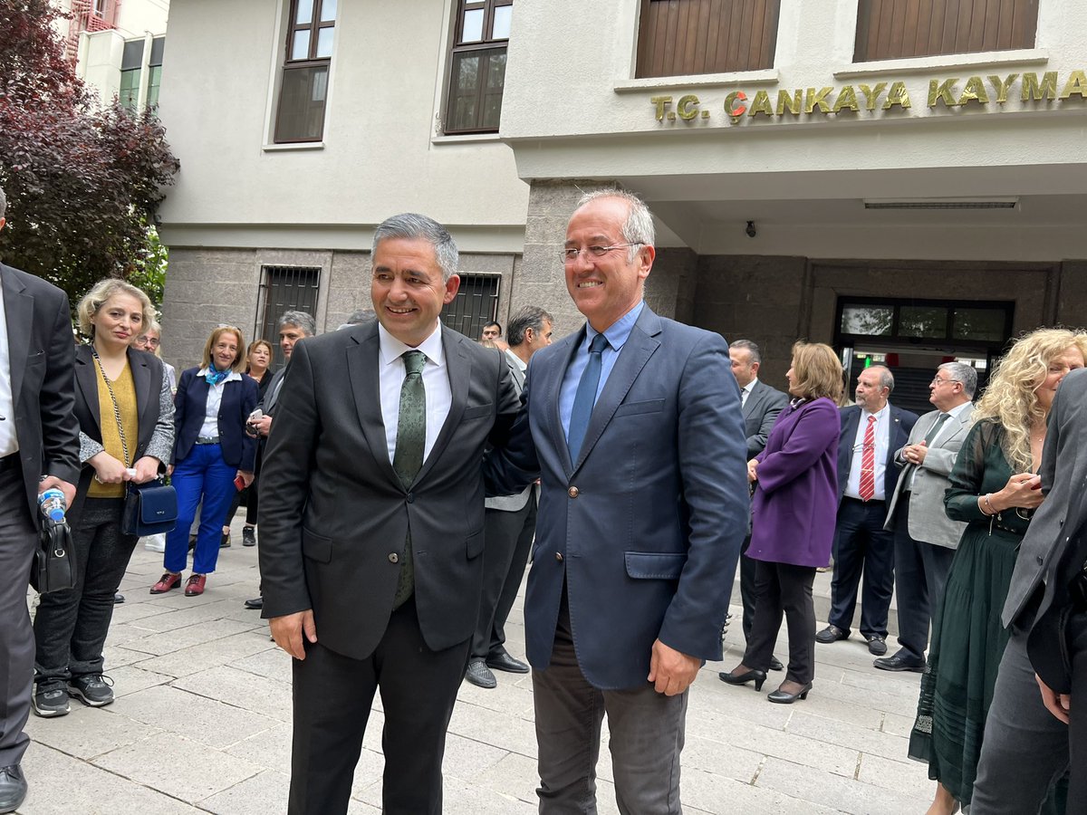 gurfatih's tweet photo. Çankaya Kaymakamımız Sn.@hmetebuhara 'yı Kırşehir'e Vali olarak uğurladık.Güle güle gidin Sayın Valim yolunuz açık olsun. @KirsehirValilik https://t.co/VhwqHaBd83