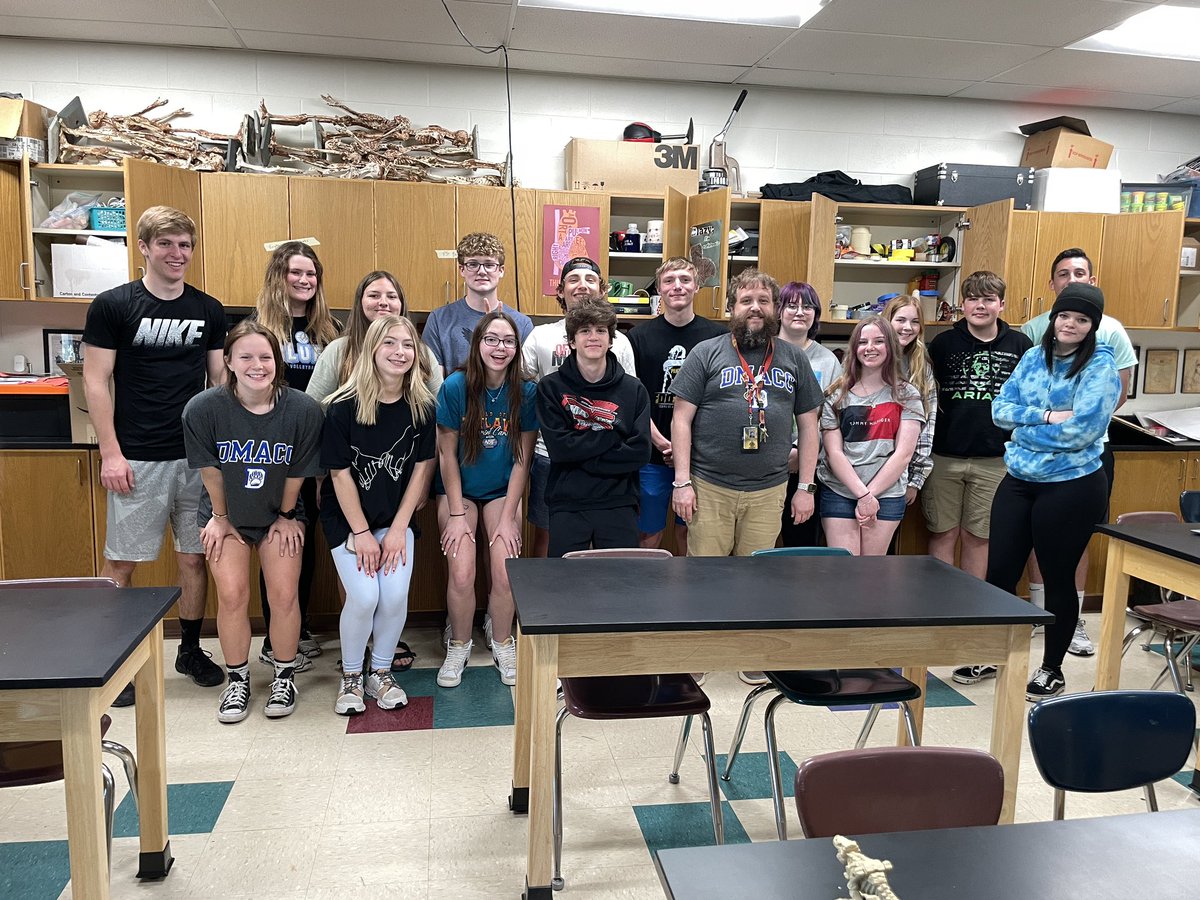 KHSGibbons's tweet photo. Fun but sad last day in advisory with the whole #128gang.  Thanks for the fun send off to the seniors and myself! @KHS_Panthers #proudadvisor #128proud #IChooseKnoxville https://t.co/xuJ2T7Txor