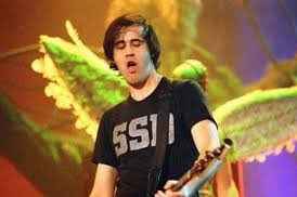 Happy Birthday to the legend Krist Novoselic! 