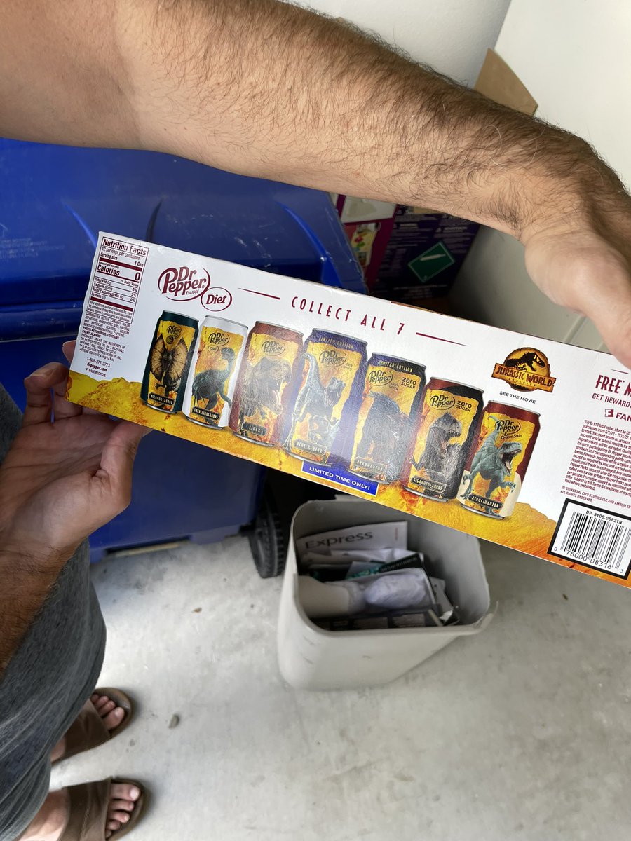 chloeblakee's tweet photo. I bought this 12 pack of Dr Pepper for the awesome Dino cans but I didn’t get any ✋🏼😪😪 

#drpepper #dietdrpepper #JurassicWorld #JurassicWorldDominion 

@drpepper @JurassicWorld love y’all to death tho <3 https://t.co/olloFGE0Ut