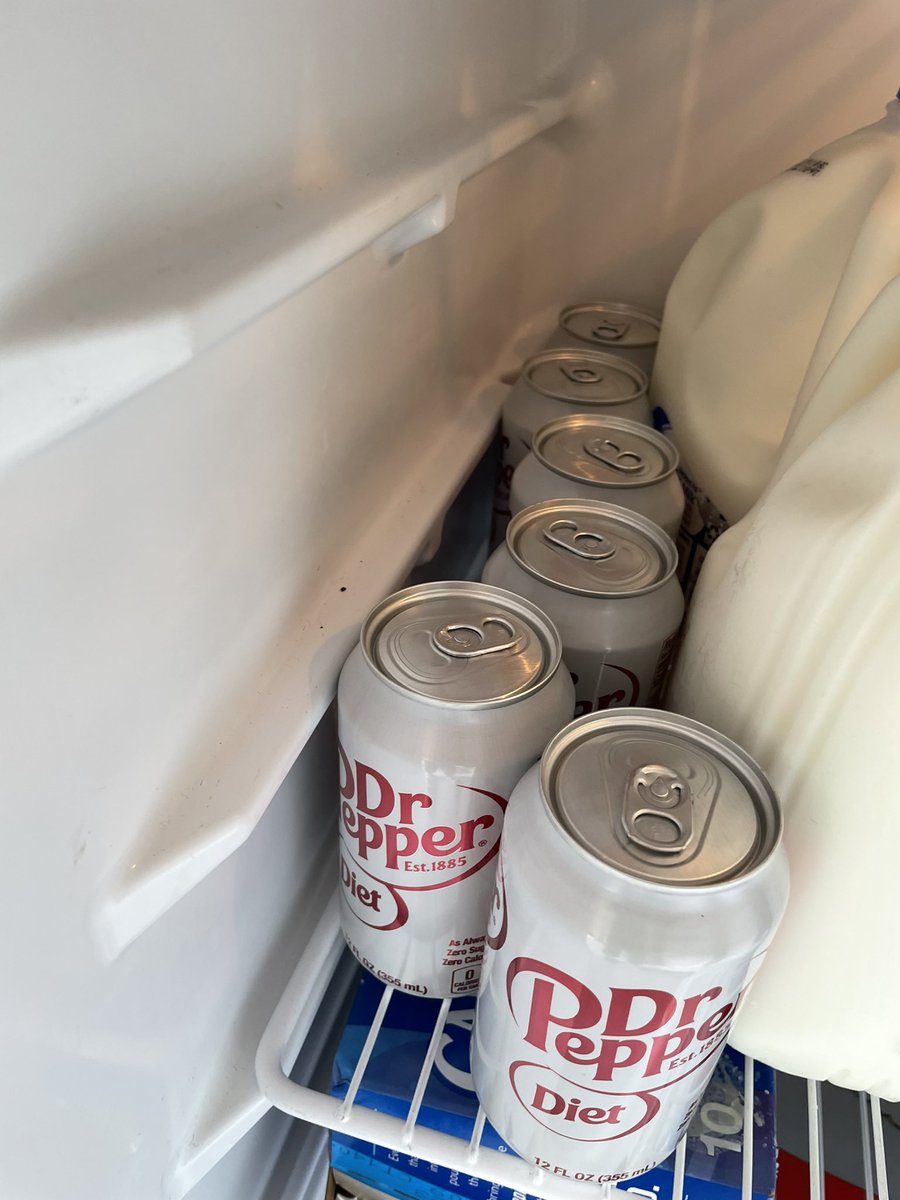 chloeblakee's tweet photo. I bought this 12 pack of Dr Pepper for the awesome Dino cans but I didn’t get any ✋🏼😪😪 

#drpepper #dietdrpepper #JurassicWorld #JurassicWorldDominion 

@drpepper @JurassicWorld love y’all to death tho <3 https://t.co/olloFGE0Ut