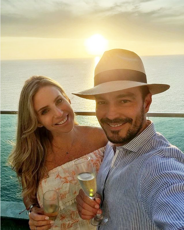 PantallaDeOro's tweet photo. ¡Salud y bendiciones para los recién casados! 
María Alejandra Requena &amp; Luciano D’Alessandro 
🥰🥳💕😍😍❤️‍🔥 https://t.co/UYr0VrIABW