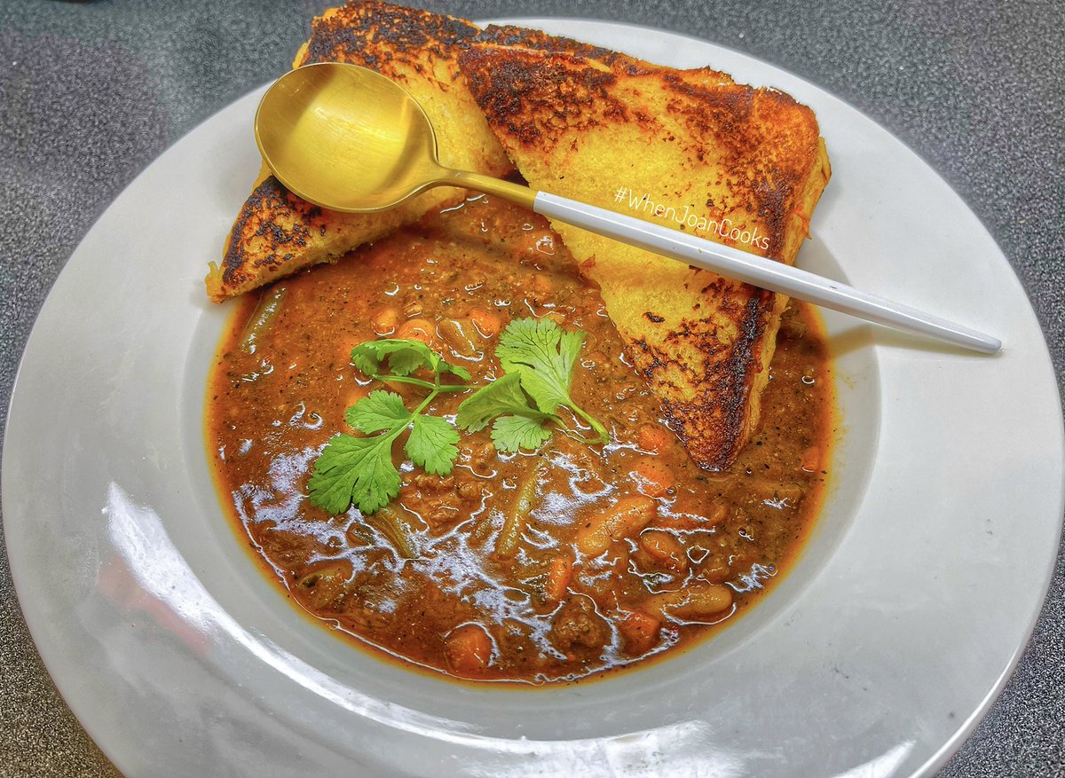 GabsDiva's tweet photo. … #Dinner: @SparBW #Freshline Spicy Beef &amp; Butter Bean Soup - Served With A Cheesy Toastie 😁😇😌 … #SimpleMeals #WeatherAllows #WhenJoanCooks #MmaboThings … https://t.co/N9et0T0PR6