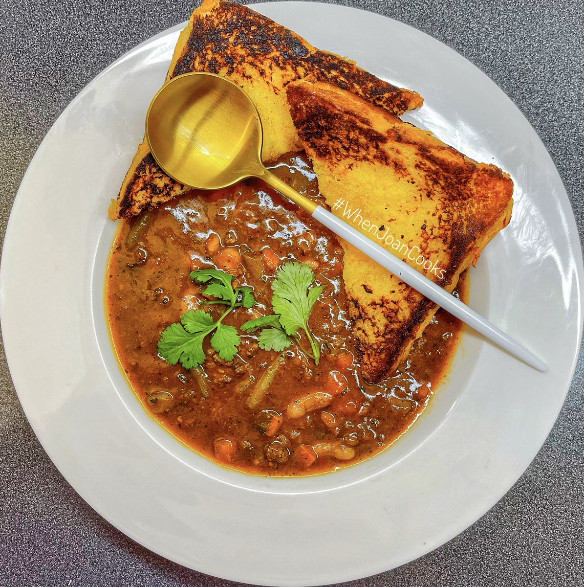 GabsDiva's tweet photo. … #Dinner: @SparBW #Freshline Spicy Beef &amp; Butter Bean Soup - Served With A Cheesy Toastie 😁😇😌 … #SimpleMeals #WeatherAllows #WhenJoanCooks #MmaboThings … https://t.co/N9et0T0PR6