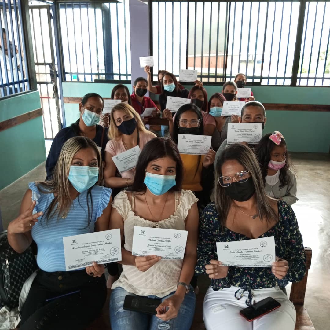 CalasanzCfc's tweet photo. Una visión compartida. Certificación de Docentes
Programa de Docencia: Excel Básico

A Docentes de Unidades Educativas

Alianza @SUPERATEC @CFC Calasanz

#SUPERATEC #Calasanz #Docentes #Capacitacion #Futuro #Amor #Venezuela https://t.co/MjIwOM4U1Z