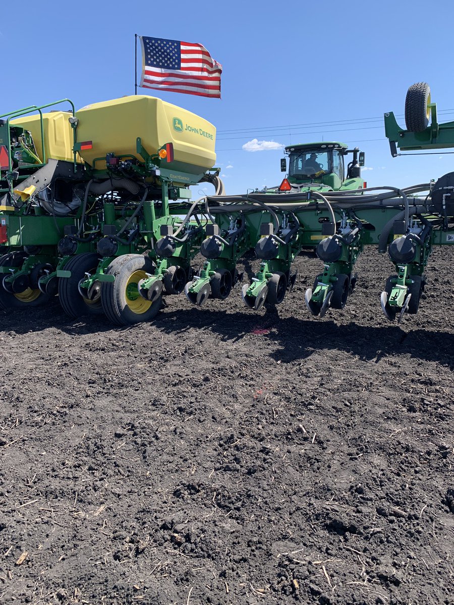 KRodCropDoc's tweet image. It’s a beautiful day to put in a @ChannelSeed VT2PRIB plot and #smartcorn population trial @Iowa_Channel  in Wright County Iowa!